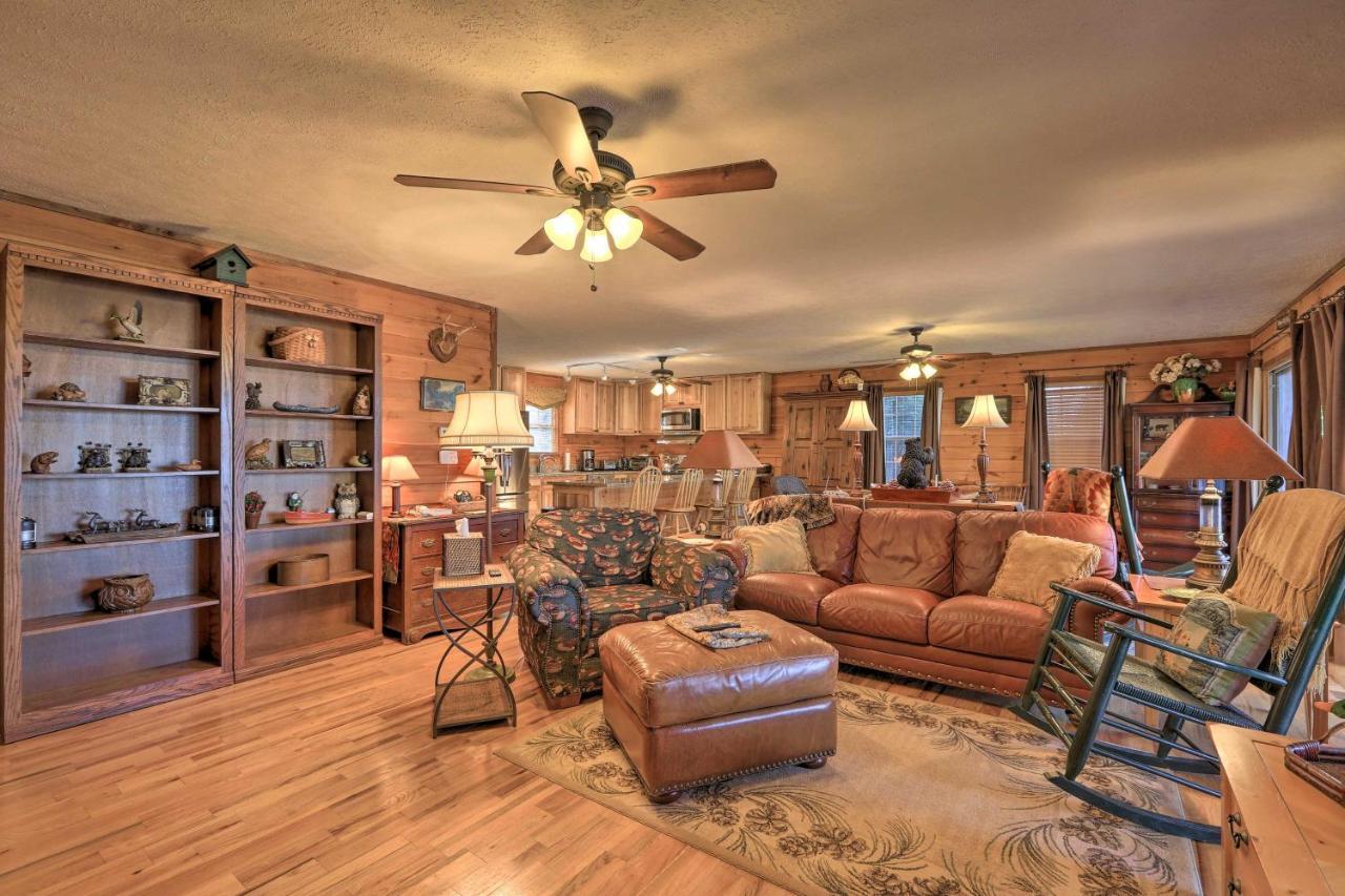 Lakefront Sparta Cottage With Decks And Boat Dock المظهر الخارجي الصورة