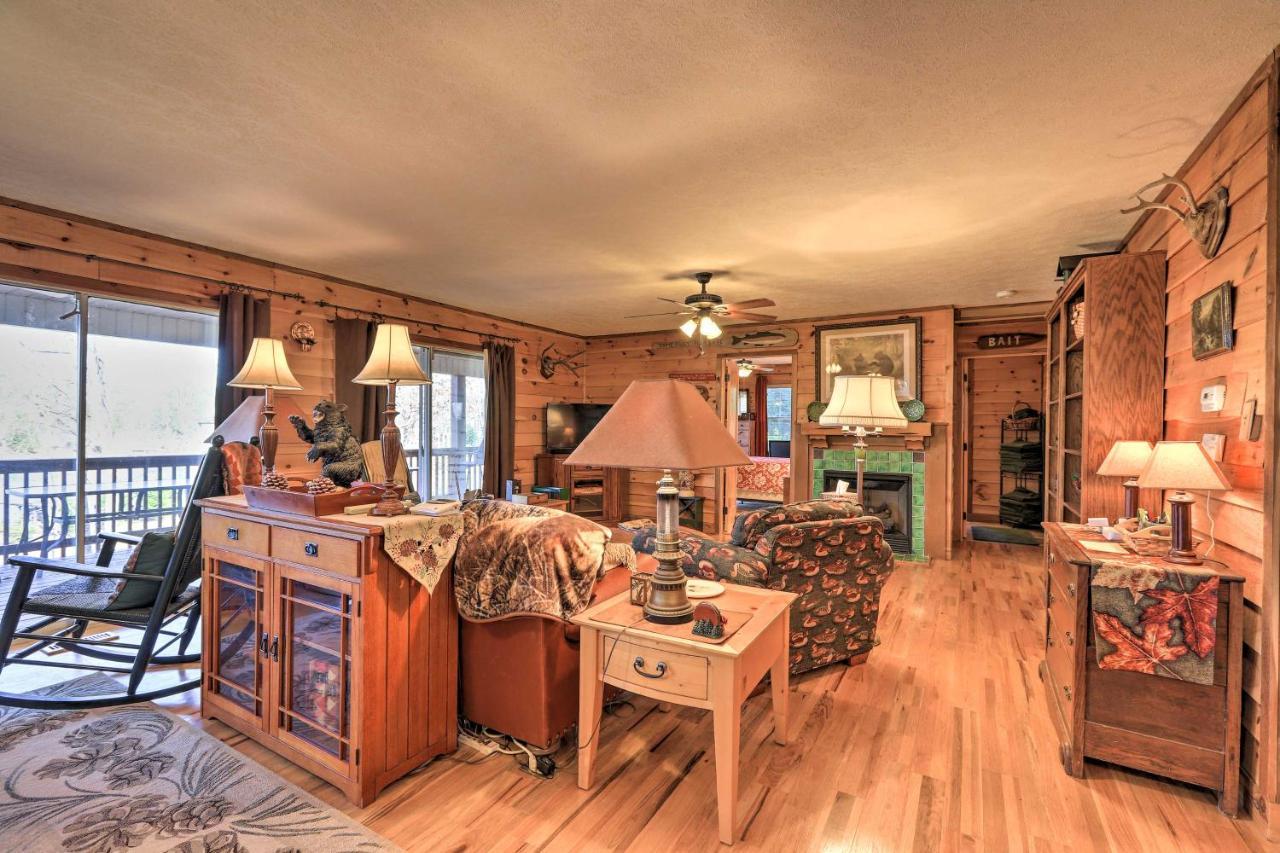 Lakefront Sparta Cottage With Decks And Boat Dock المظهر الخارجي الصورة