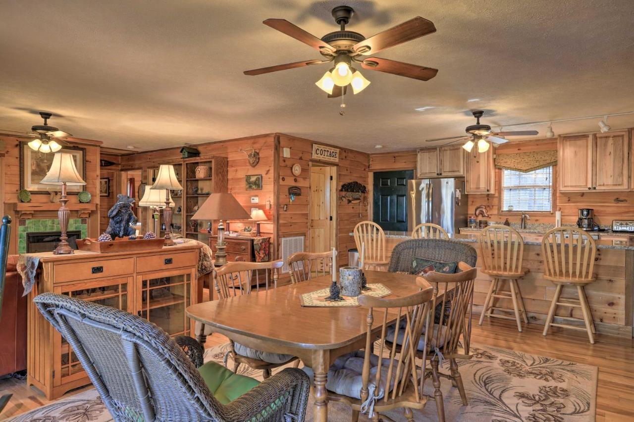 Lakefront Sparta Cottage With Decks And Boat Dock المظهر الخارجي الصورة