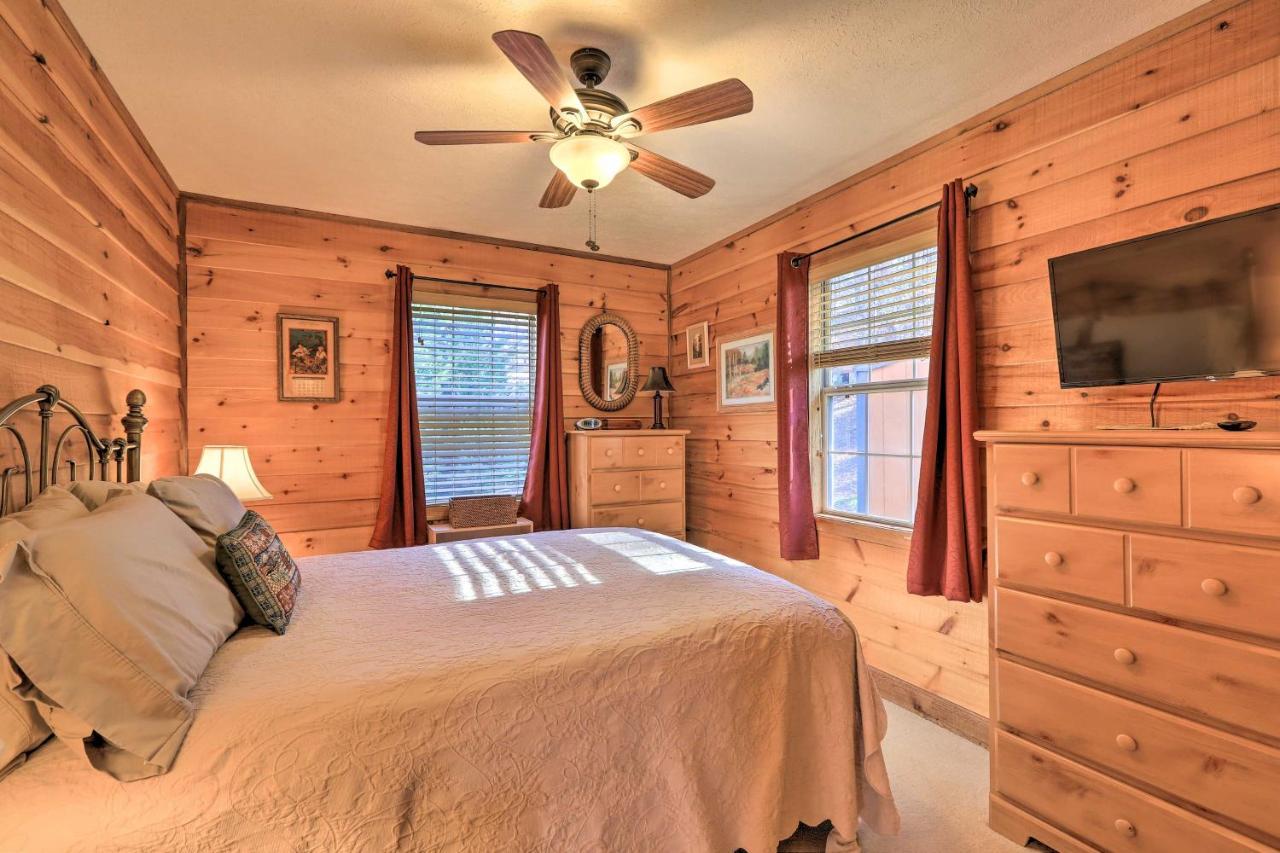 Lakefront Sparta Cottage With Decks And Boat Dock المظهر الخارجي الصورة