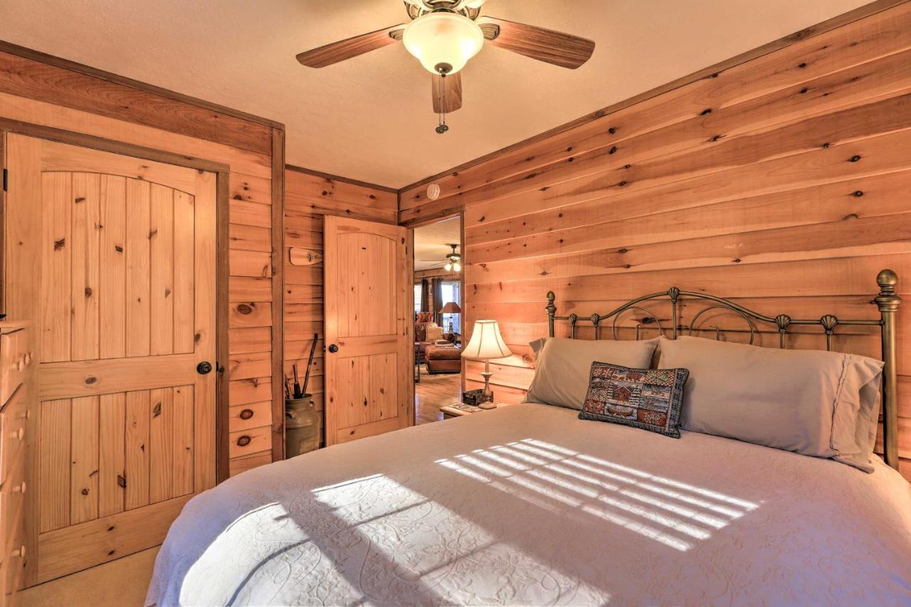 Lakefront Sparta Cottage With Decks And Boat Dock المظهر الخارجي الصورة