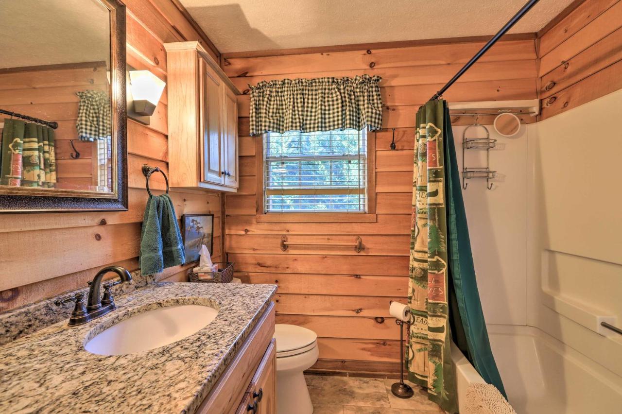 Lakefront Sparta Cottage With Decks And Boat Dock المظهر الخارجي الصورة